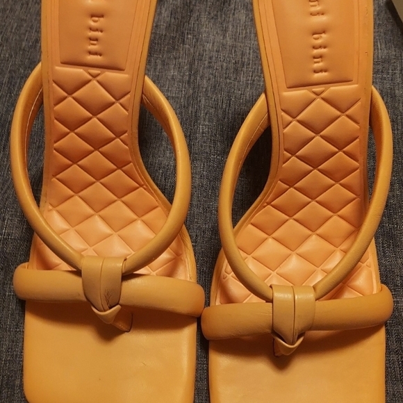 Gianni Bini Peach Thong Heel Sandals - Picture 2 of 5